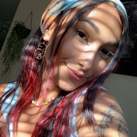 Meet your Posher, Miah - Picture 2 of 2